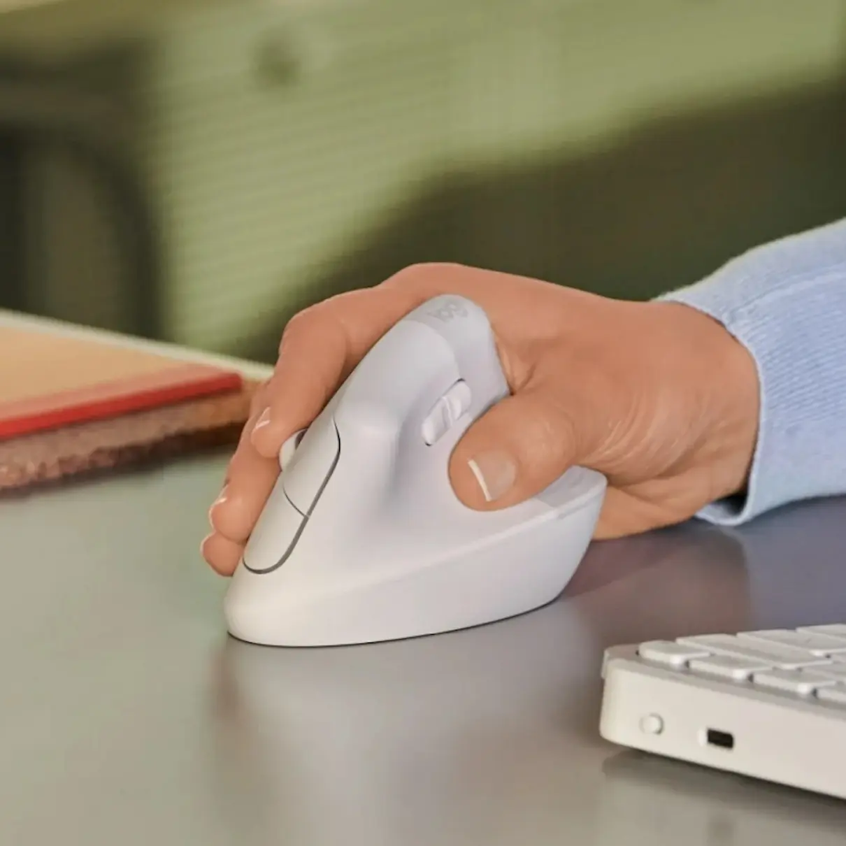 Logitech Ergo Series Lift Vertical Wireless Mouse, user